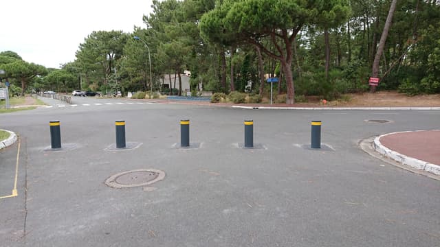 Sécurisation du marché de La Palmyre avec des bornes escamotables manuelles anti-bélier